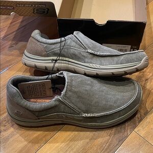 NWT men’s 13 sketchers khaki avillo slip on shoe